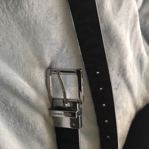 Authentic Micheal Kors Belt! Also reversible .